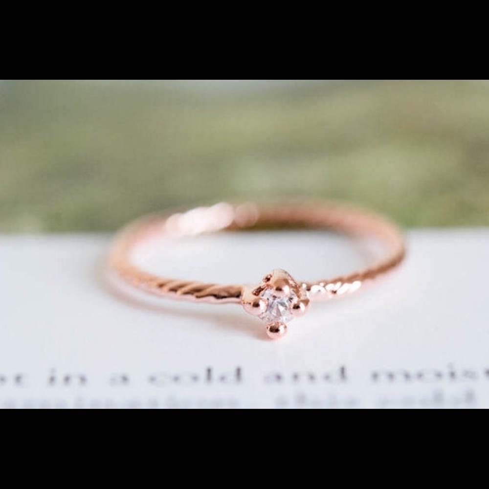 Solitary CZ stacking knuckle ring